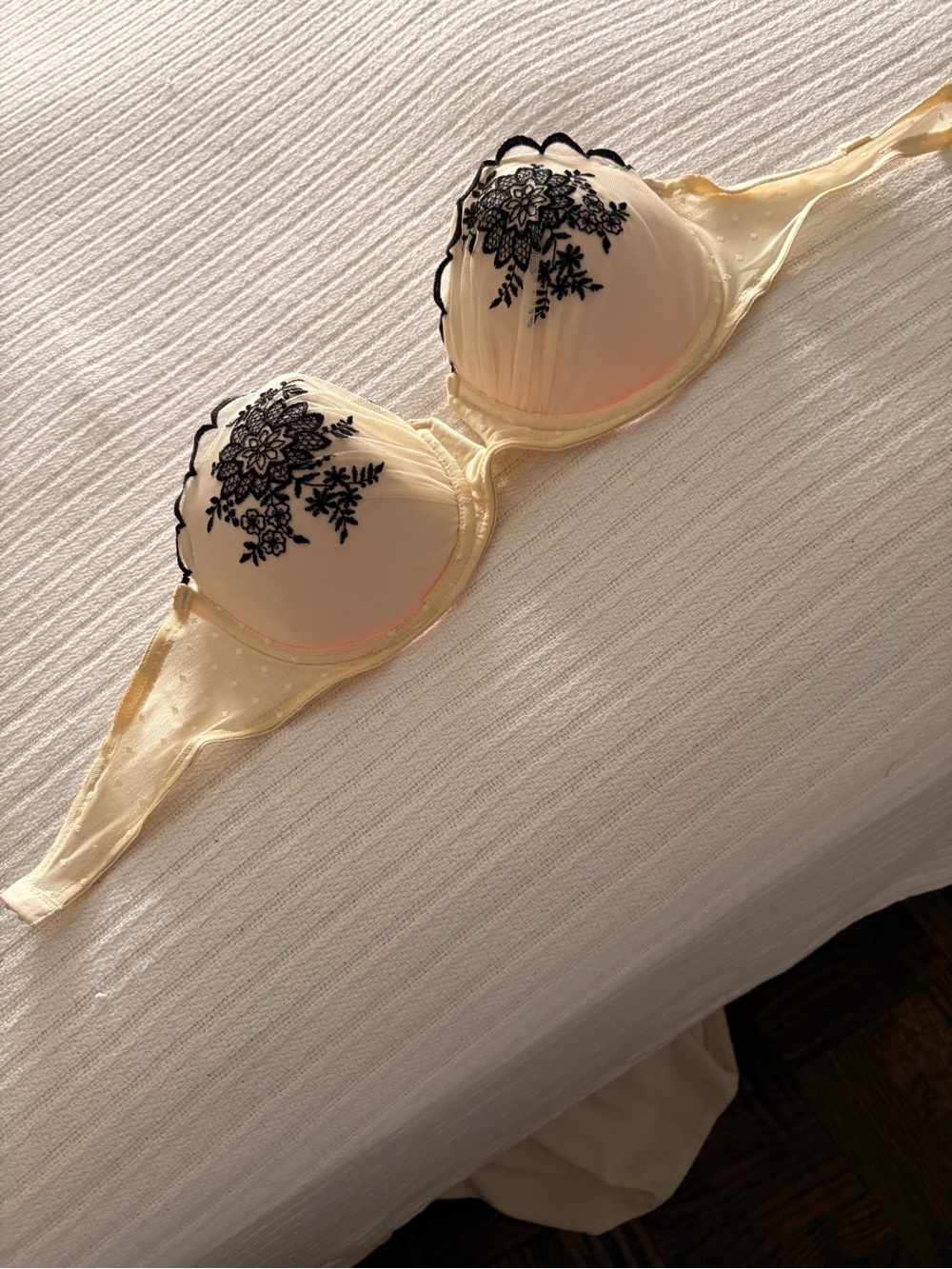 Strapless Elegant Cream Bra with Black Lace Embroidery